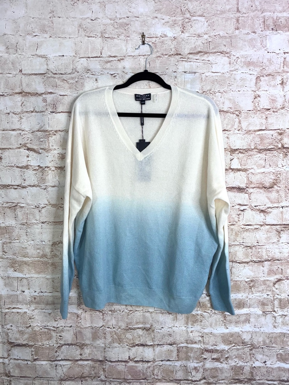 Repeat Cashmere Silver Edition Ombre V-neck Sweater Size 40 Medium NEW